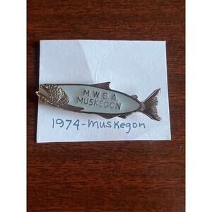 Vintage 1974 Lapel Hat Pin Pinback MWBA Bowling Pin Lansing Michigan Capital EUC